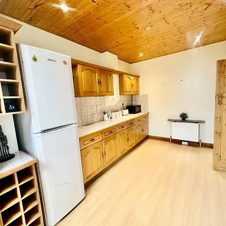 Holiday home 4 Bed House In Daneby Road,se6 *