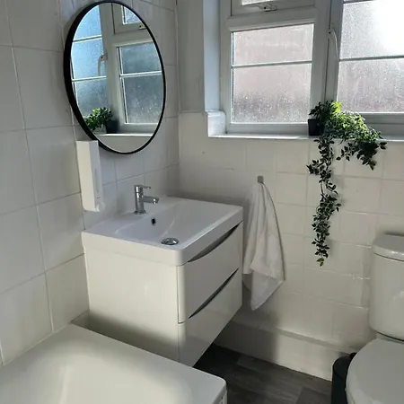 Kenton Apartment- Wembley Links