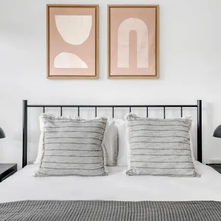 Exquisite 2 Bed Soho Central Sleeps 6 Apartment