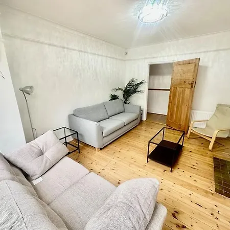 4 Bed House In Daneby Road,se6 Holiday home