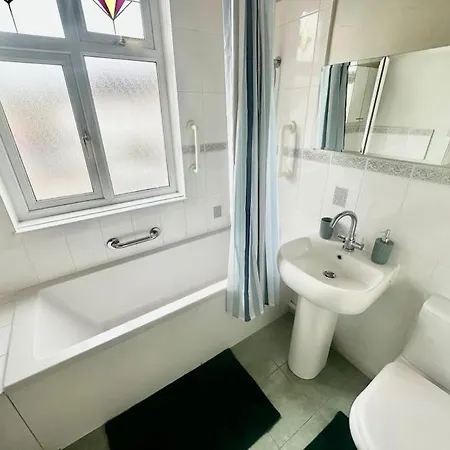 4 Bed House In Daneby Road,se6 Catford