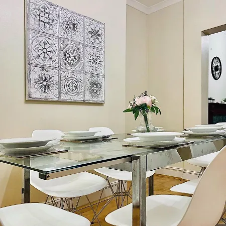Alice's Place Apartment
