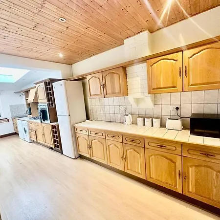 Holiday home 4 Bed House In Daneby Road,se6 *