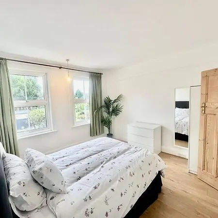 4 Bed House In Daneby Road,se6 Holiday home *