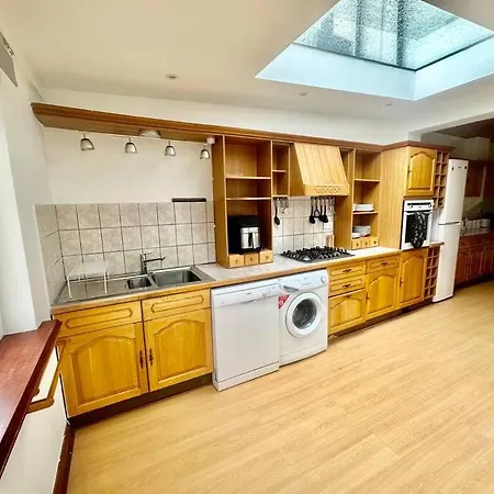 Holiday home 4 Bed House In Daneby Road,se6