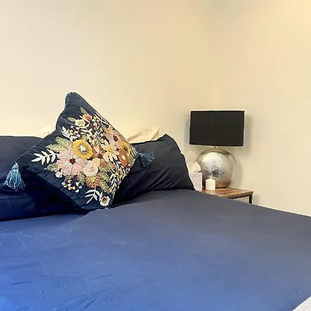 Spacious Mews Apartment, Clapham *