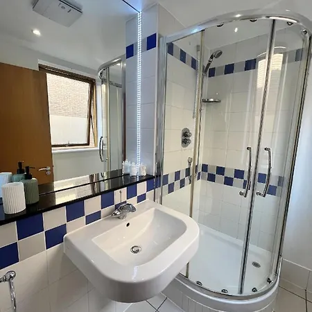 Spacious Mews Apartment, Clapham