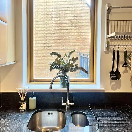 Spacious Mews Apartment, Clapham * Londres