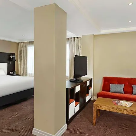 Doubletree By Hilton - Hyde Park 4*