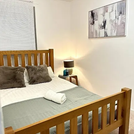 Luxury 3 Bed In Apartment *