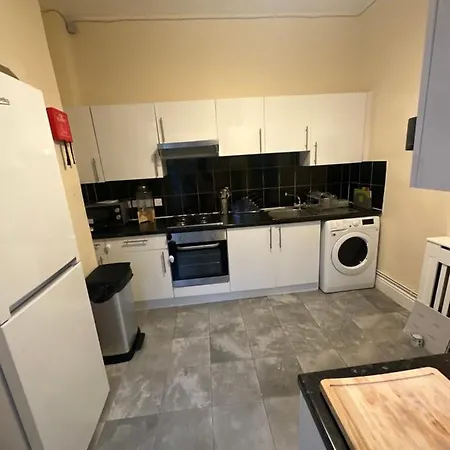 Apartment Spacious 5-bed Retreat