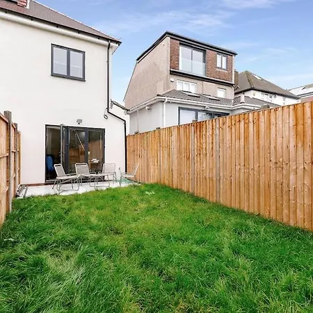 Massive West 7 Bed Modern * London