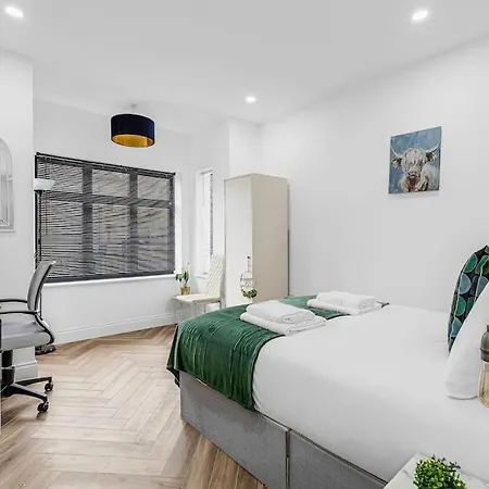 Massive West 7 Bed Modern