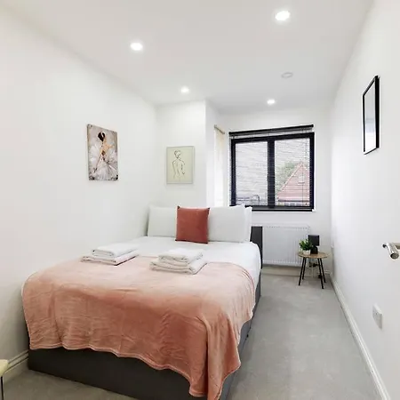 Villa Massive West 7 Bed Modern London
