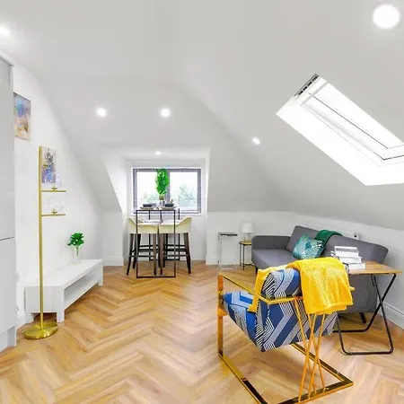 Massive West 7 Bed Modern Villa *