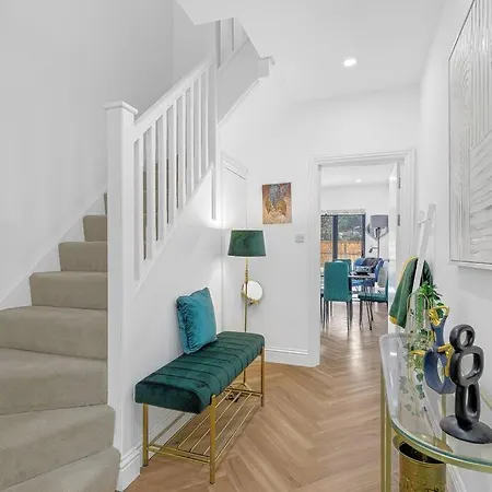 Massive West 7 Bed Modern Villa *