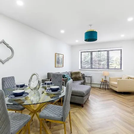 Massive West 7 Bed Modern * London