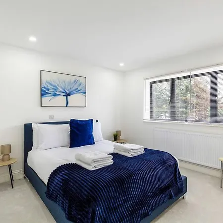 Massive West 7 Bed Modern * London