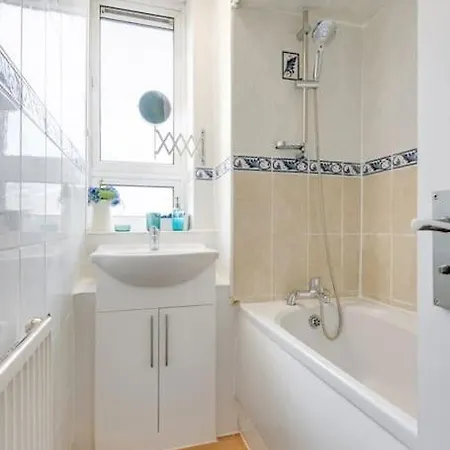 Lovely 3bed Split Level Flat With Outside Space Appartement Londen