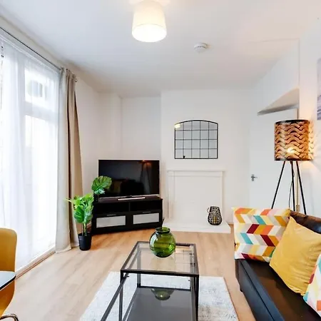 Appartement Lovely 3bed Split Level Flat With Outside Space