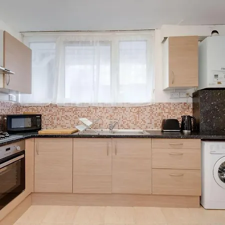Lovely 3bed Split Level Flat With Outside Space Appartement