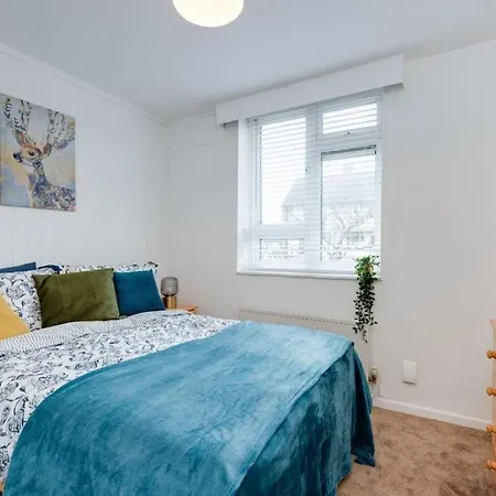 Lovely 3bed Split Level Flat With Outside Space