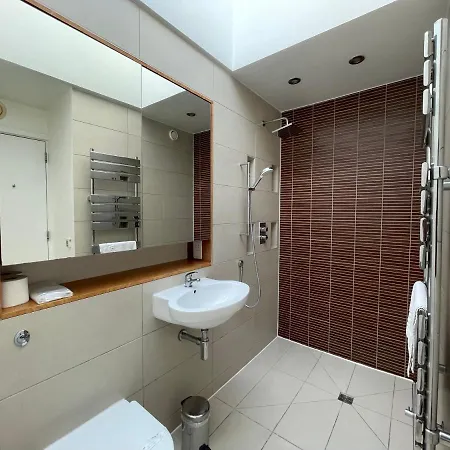 Luxurious Two Bedroom Penthouse *