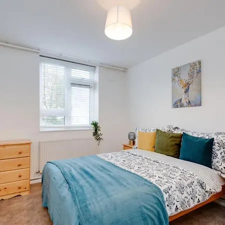 Appartement Lovely 3bed Split Level Flat With Outside Space