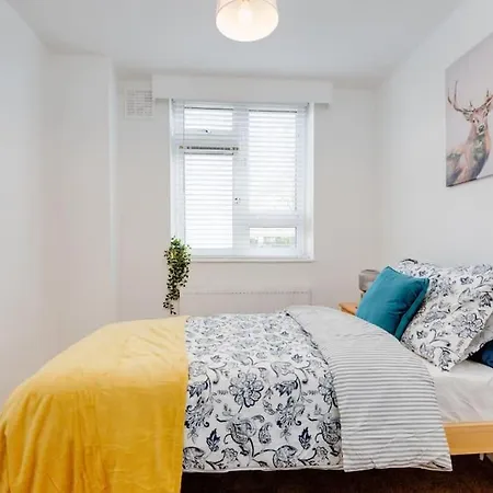 Appartement Lovely 3bed Split Level Flat With Outside Space