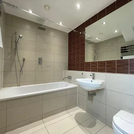 Apartment Luxurious Two Bedroom Penthouse London