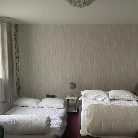 Homestay With Shared Kitchen London