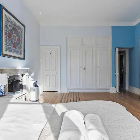 Germaine Greer's Legacy Flat In Hyde Park, Apartment London