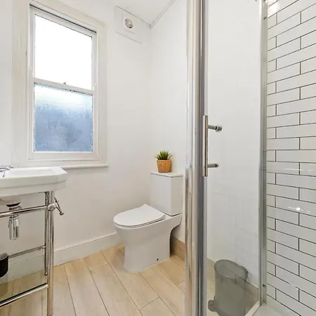 Lovely - 3 Bedroom Garden Flat - Fulham *