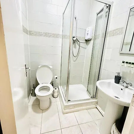 Immaculate 1-bed In * London