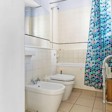 Germaine Greer's Legacy Flat In Hyde Park, Apartment London