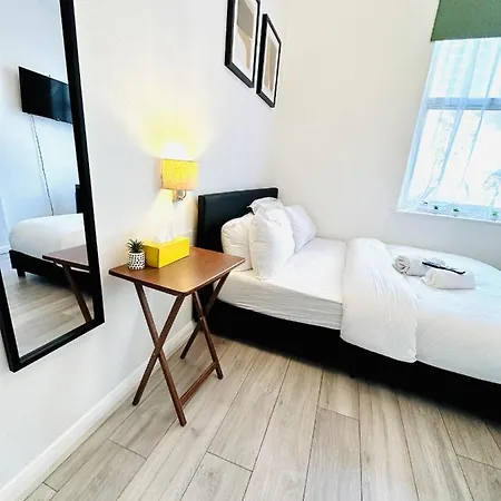Immaculate 1-bed In Apartment London