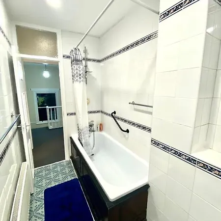 Beautiful House In Apartment London