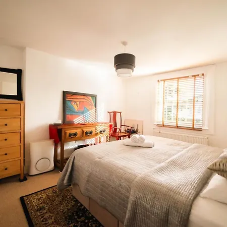 Stylish 2 Bedroom Flat In Camden Town London