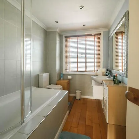 Stylish 2 Bedroom Flat In Camden Town Apartment *