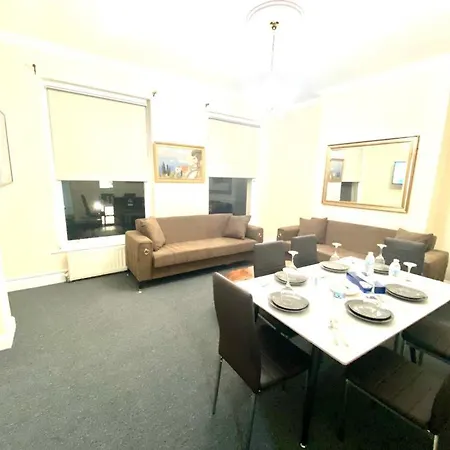 Beautiful House In Apartment London