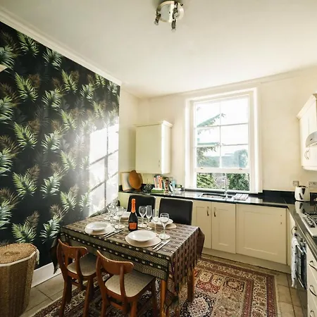 Stylish 2 Bedroom Flat In Camden Town *