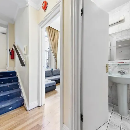 Apartment In Baker Street