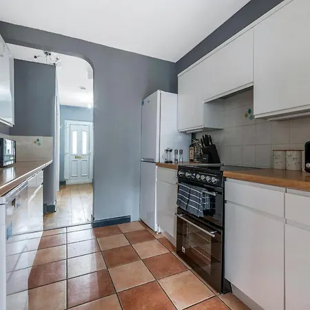 Stunning 3br House W Garden & Parking In Richmond Holiday home
