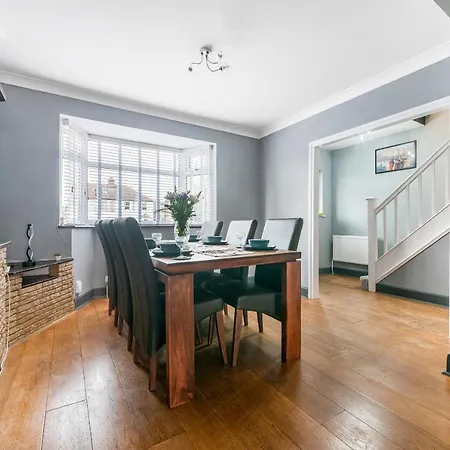 Stunning 3br House W Garden & Parking In Richmond