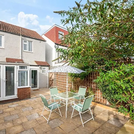 Holiday home Stunning 3br House W Garden & Parking In Richmond *