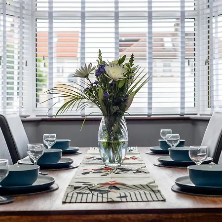 Stunning 3br House W Garden & Parking In Richmond Kew
