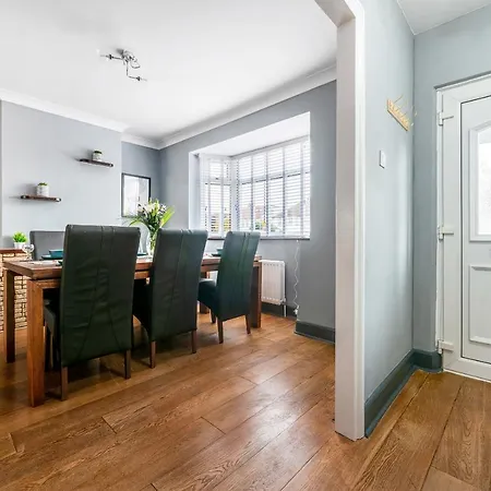 Stunning 3br House W Garden & Parking In Richmond