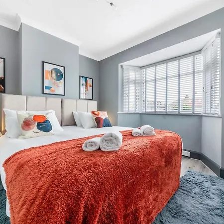 Holiday home Stunning 3br House W Garden & Parking In Richmond