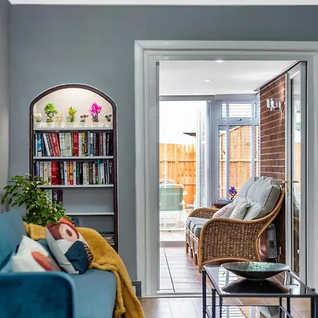 Stunning 3br House W Garden & Parking In Richmond * Kew