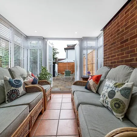 Stunning 3br House W Garden & Parking In Richmond Holiday home